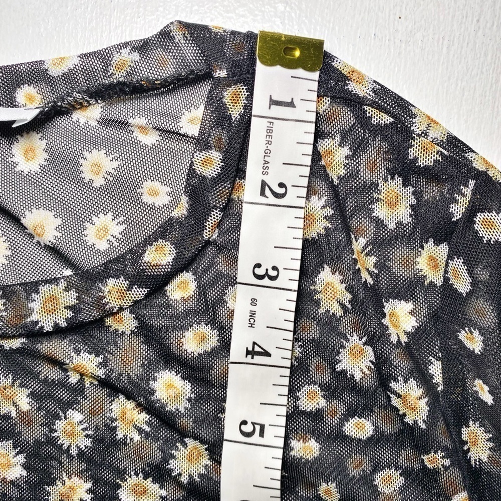 Gaze Knit Mesh Daisy Long Sleeve Crop Top - Picture 10 of 12
